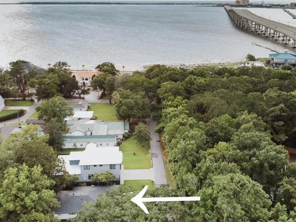 310 Hillandale Ave, Ocean Springs, MS 39564