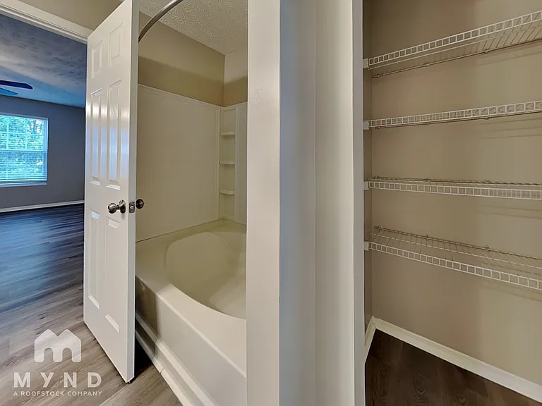 2838 Creekbend Dr — Photo 13