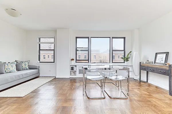 Rented by PocketBroker Inc | media 3