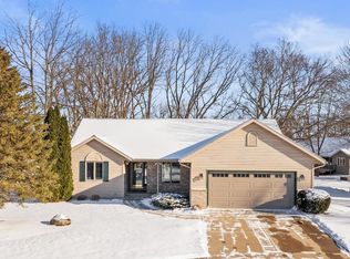706 8th St, Prairie Du Sac, WI 53578