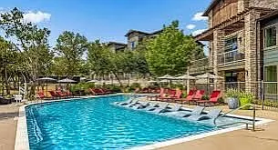 1 bed, 1.0 bath, 767 sqft, $1,357 — Photo 1