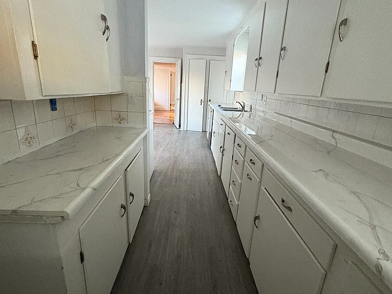 891 Mammoth Rd #A — Photo 13