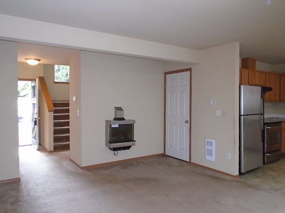 3rd image of 10504 140th St Ct E Unit 84