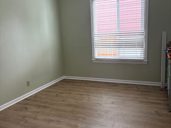 3rd image of 474 Crocker Ave