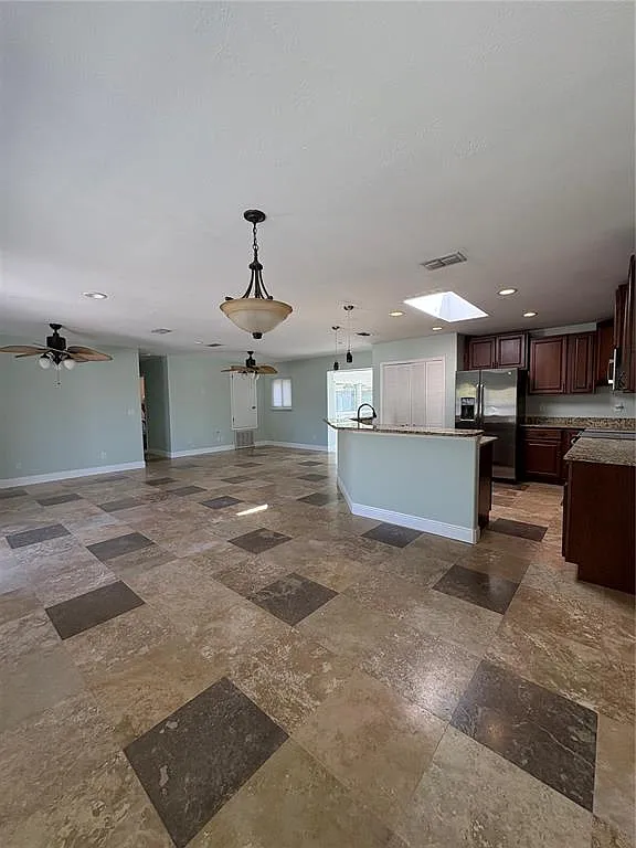 3 bed, 2.0 bath, 1300 sqft, $2,250 — Photo 4