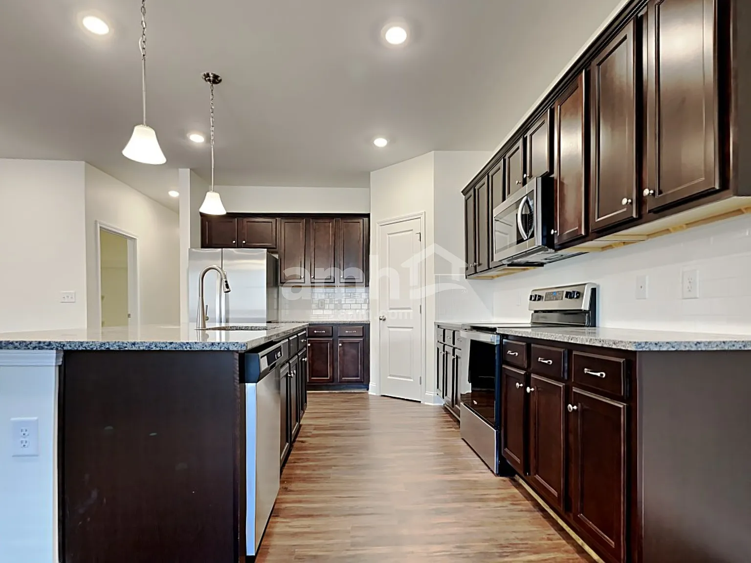 5 bed, 3.0 bath, 2377 sqft, $2,720 — Photo 3