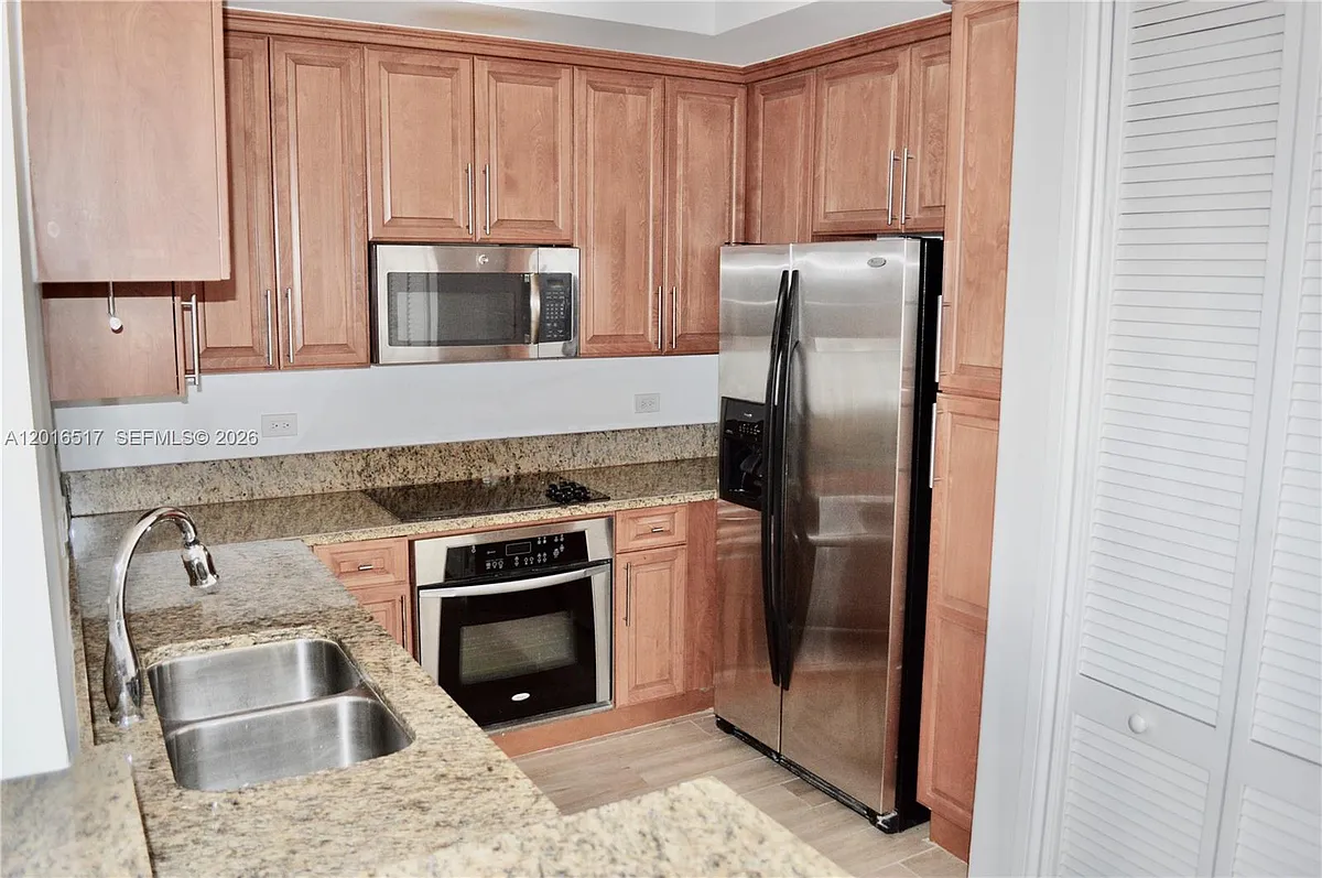 Building Photo - 1805 Ponce De Leon Blvd #529