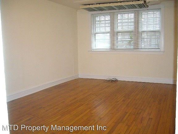 3rd image of 6601 N Greenview Ave APT Gdn