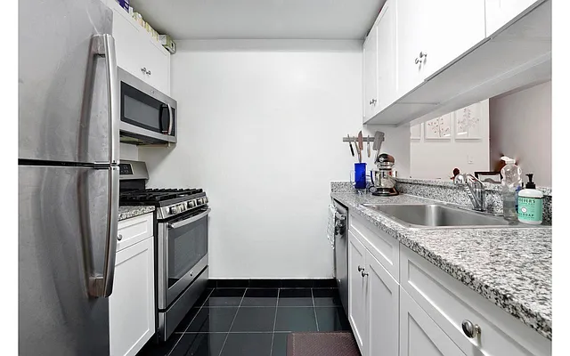 Rented by R New York | media 3