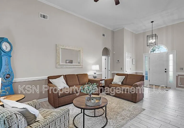 121 Tappan Zee Dr — Photo 5