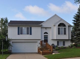 144 Rollingwood Dr, Rockford, MI