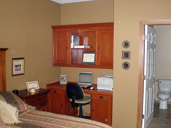 Master Suite with Built-in Desk, Walk-in Closet and Master Bath