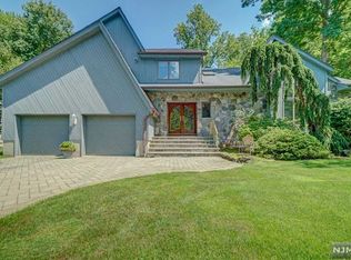 7 Meadows Ln, Closter, NJ 07624