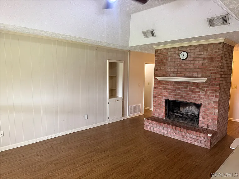 803 Summer Ln — Photo 4