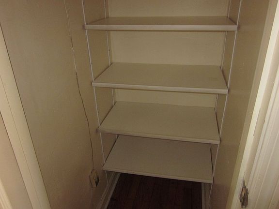 5th image of 248 Hewes St APT D2