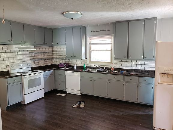 3rd image of 4912 Ada Ln
