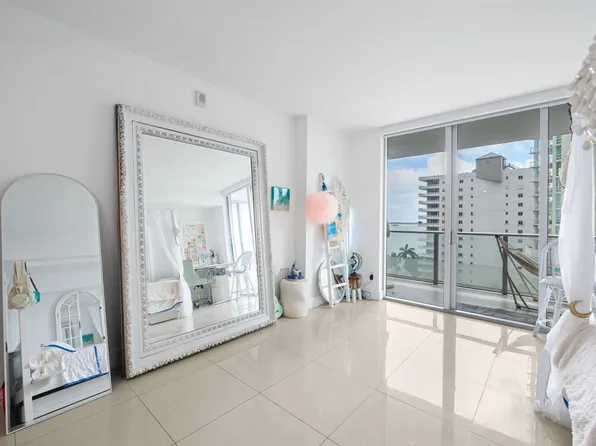 1300 Brickell Bay Dr APT 1005, Miami, FL 33131
