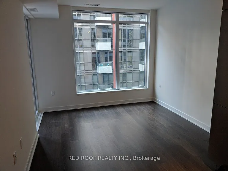 576 Front St W #527E — Photo 5
