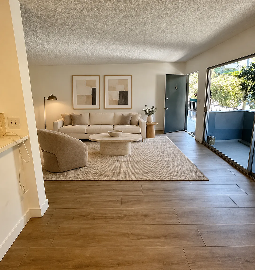 7160 De Longpre Avenue — Photo 3