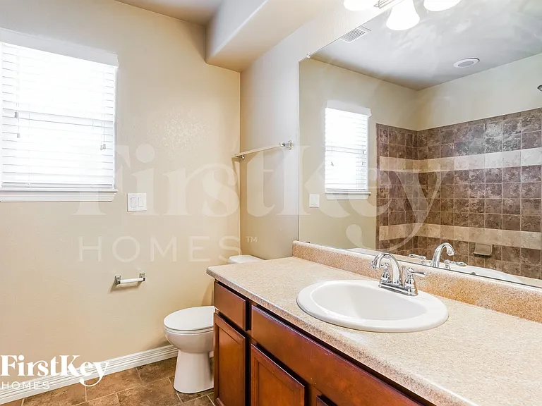 7724 Landover Ln — Photo 12