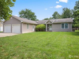 16 Campbell Rd, Kendall Park, NJ 08824