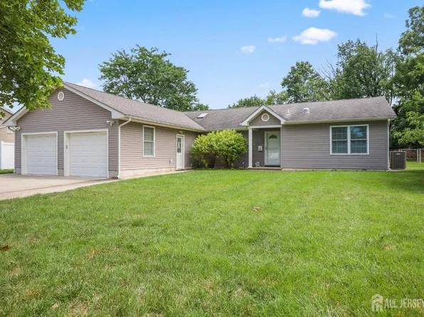 16 Campbell Rd, Kendall Park, NJ 08824