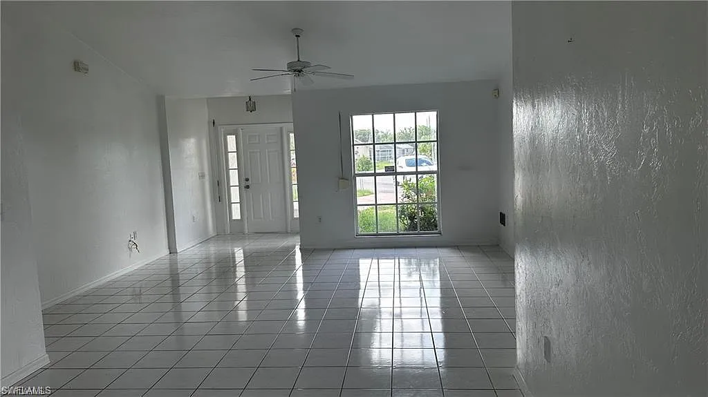 3 bed, 2.0 bath, 1392 sqft, $2,600 — Photo 3