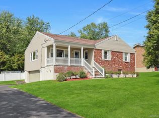 4 Charles St, Valhalla, NY 10595