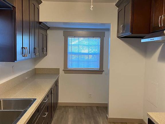 4th image of 555 E Dayman St #559