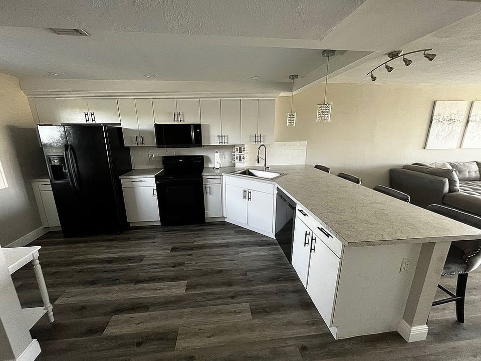 1st image of 605 Oaks Dr APT 605