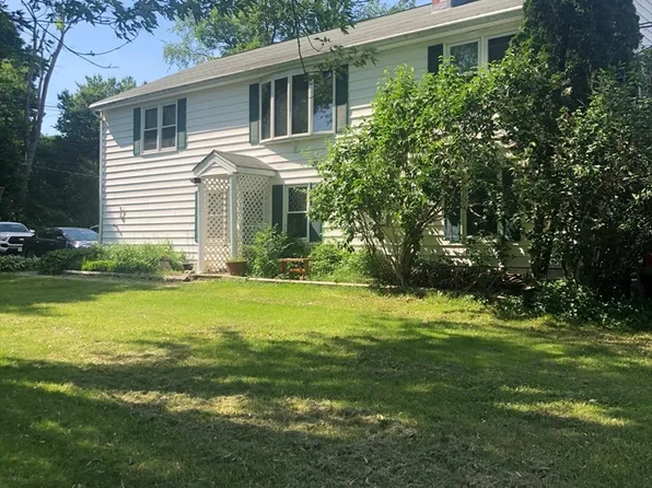 145 Ponakin Rd, Lancaster, MA 01523