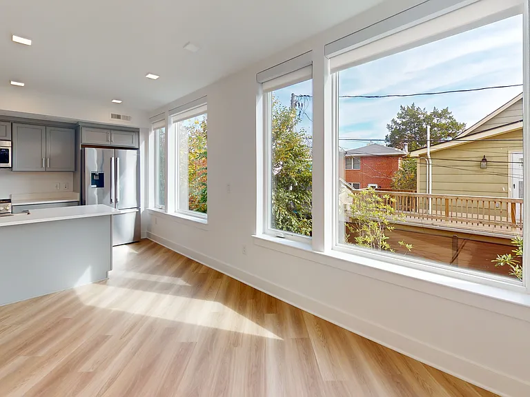 701 N Henry St #209 — Photo 4