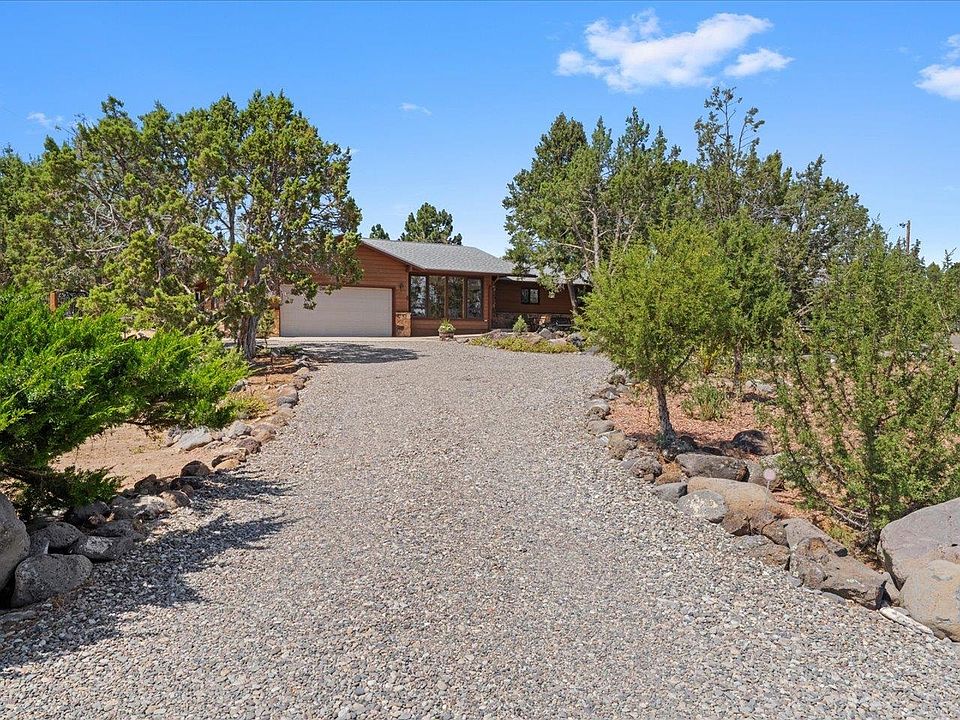 1st image of 552 NE Ginters Grove Ln