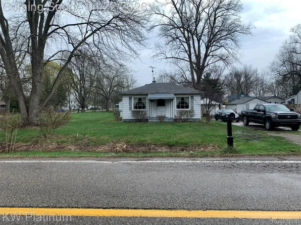27135 Ballard St, Harrison Township, MI 48045