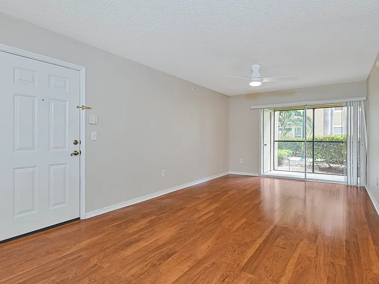 8920 Colonnades Ct E #514 — Photo 5