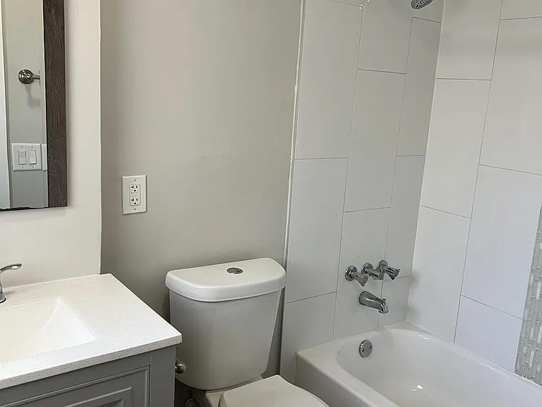 1500 NE 50th Ct — Photo 4