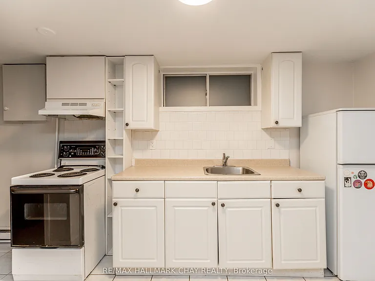 80 Rushbrooke Ave #LOWER — Photo 5