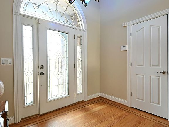 3rd image of 204 Bayberry Ct