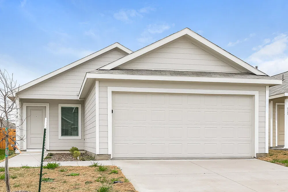 3 bed, 2.0 bath, 1402 sqft, $1,755 — Photo 3