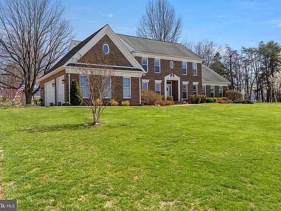 2nd image of 474 Beaver Ln