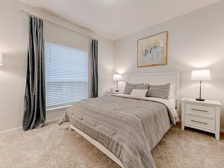 bedroom 2 (queen)
