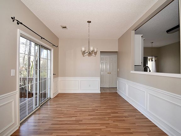 4th image of 340 Avebury Ct