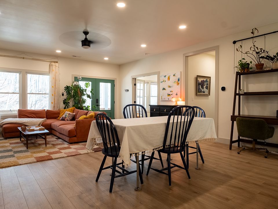 1st image of 513 Laurel Cove Rd #1