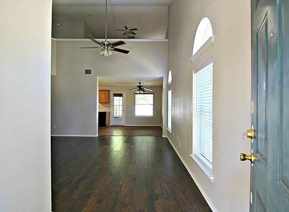 3rd image of 2801 Greenlee Dr