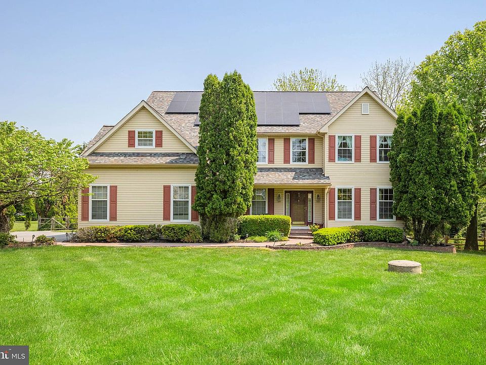 1st image of 15 Angelica Dr