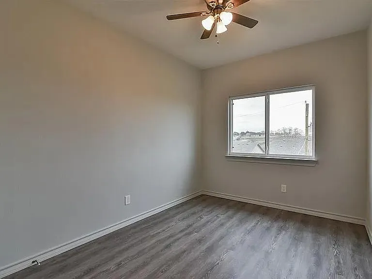 8006 Julie Ave — Photo 9