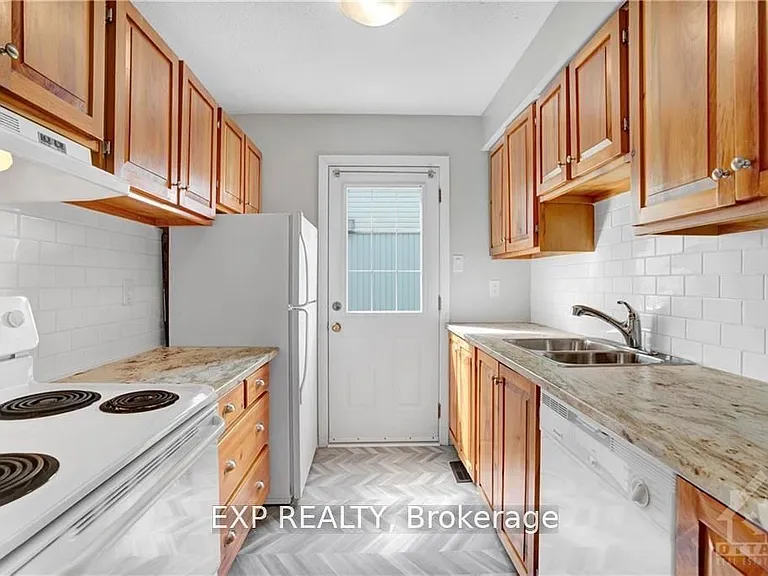20 Forester Cres #C — Photo 17