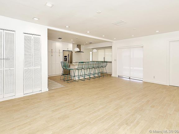 4th image of 3240 N 47th Ave #1