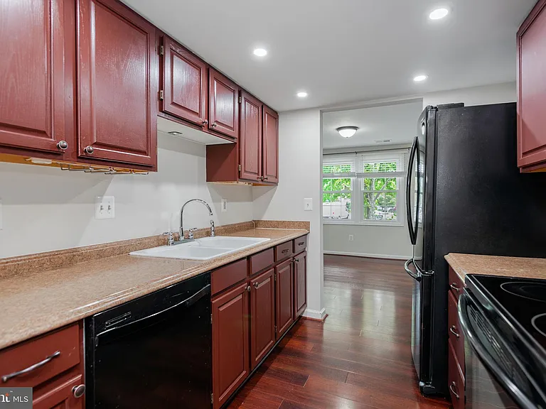 6324 Lightburn Ct — Photo 9
