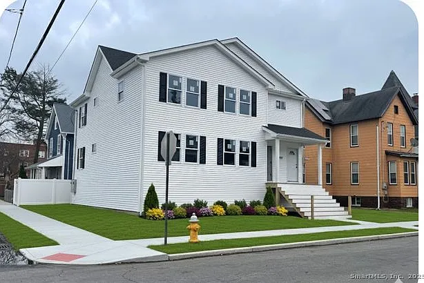3 bed, 2.0 bath, 1307 sqft, $2,500 — Photo 1